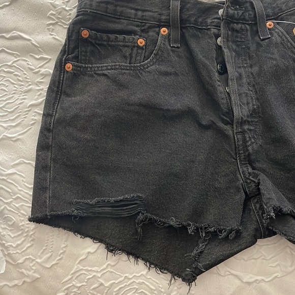 BRAND NEW Levis Denim shorts - Picture 3 of 4